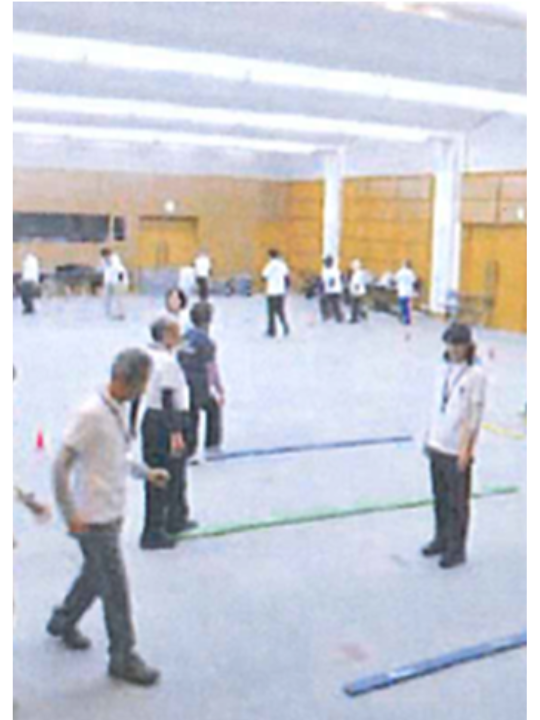 運動している人々